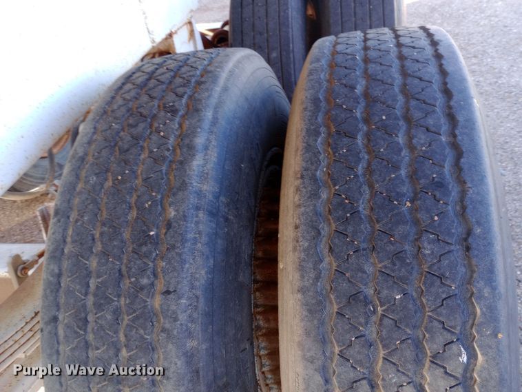 image for item DQ3140 1985 Lowen bottom dump trailer