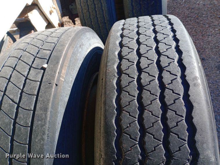 image for item DQ3140 1985 Lowen bottom dump trailer