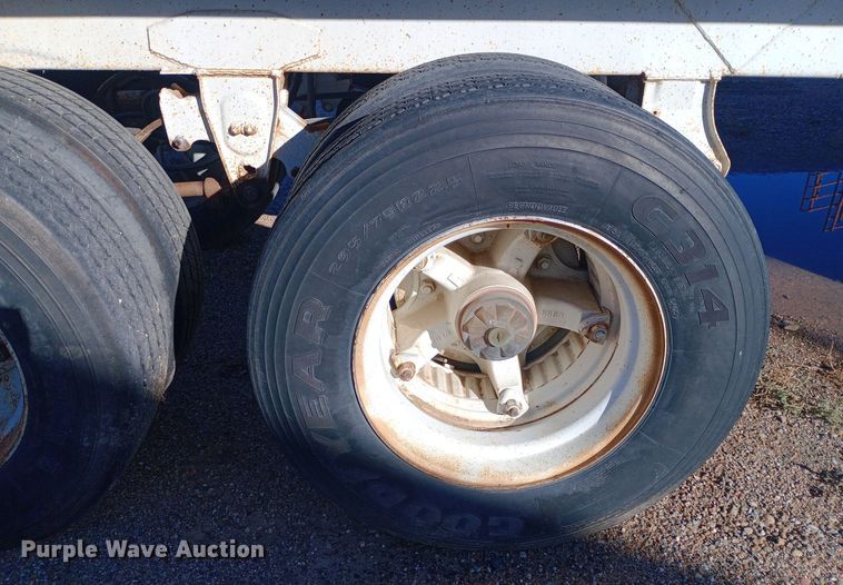 image for item DQ3140 1985 Lowen bottom dump trailer