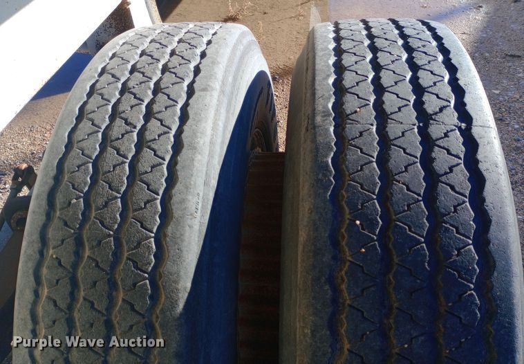 image for item DQ3140 1985 Lowen bottom dump trailer