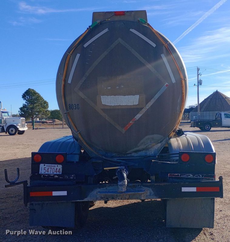 image for item DQ3141 1984 Vim tank trailer