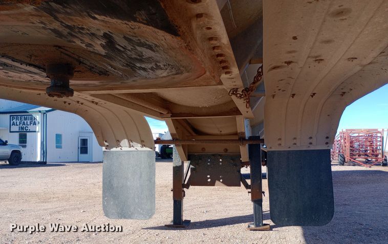 image for item DQ3141 1984 Vim tank trailer