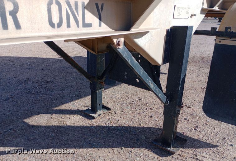 image for item DQ3141 1984 Vim tank trailer