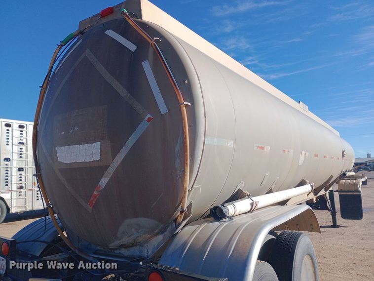 image for item DQ3141 1984 Vim tank trailer