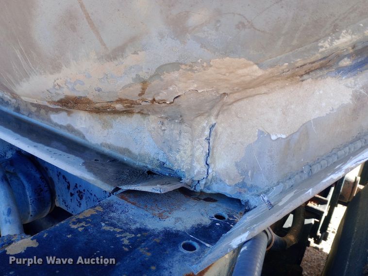 image for item DQ3141 1984 Vim tank trailer