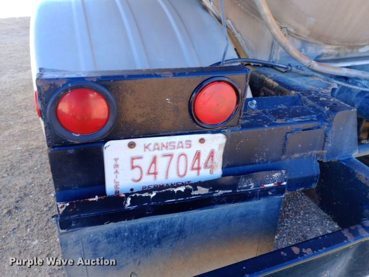 image for item DQ3141 1984 Vim tank trailer