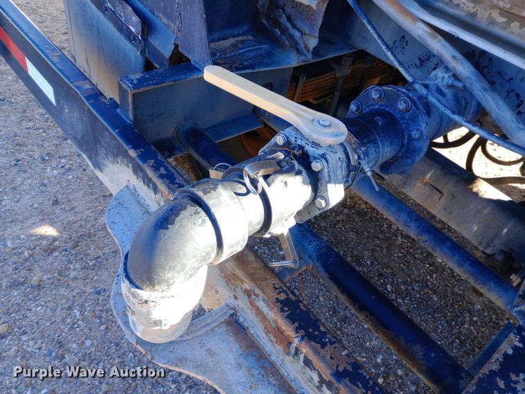 image for item DQ3141 1984 Vim tank trailer