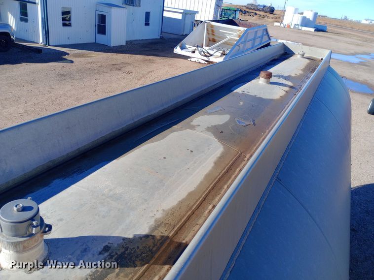 image for item DQ3141 1984 Vim tank trailer