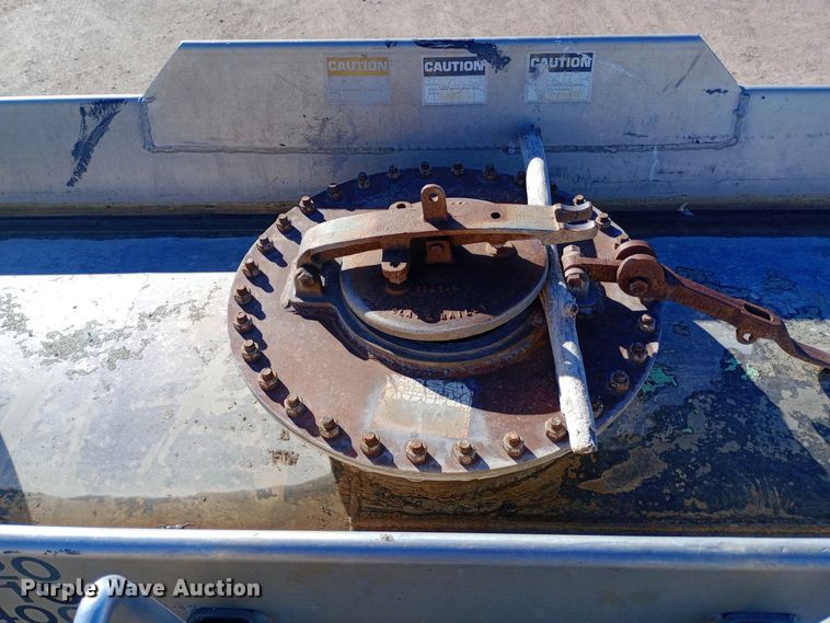 image for item DQ3141 1984 Vim tank trailer