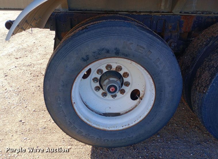 image for item DQ3141 1984 Vim tank trailer