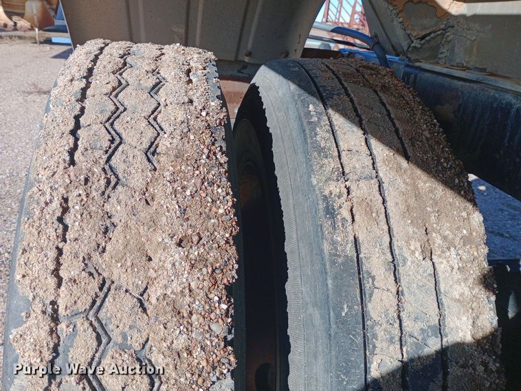 image for item DQ3141 1984 Vim tank trailer