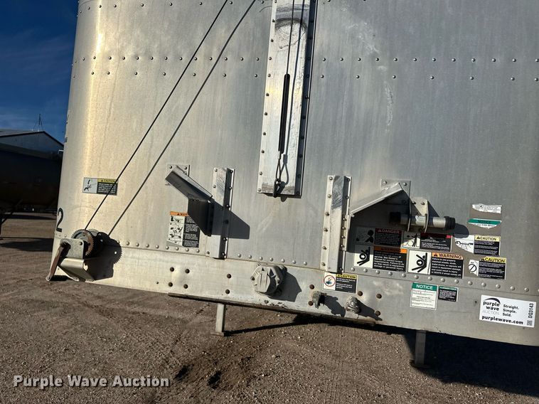 image for item DQ3143 2009 Wilson PSDCL-402 livestock trailer