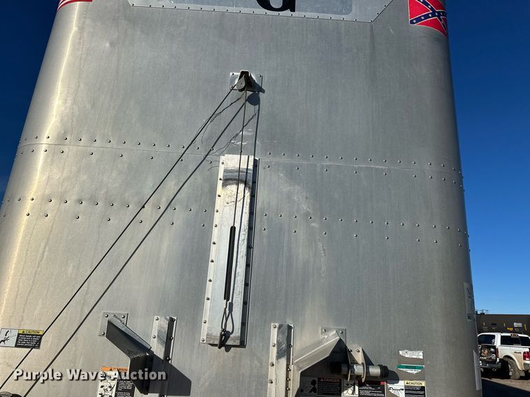 image for item DQ3143 2009 Wilson PSDCL-402 livestock trailer