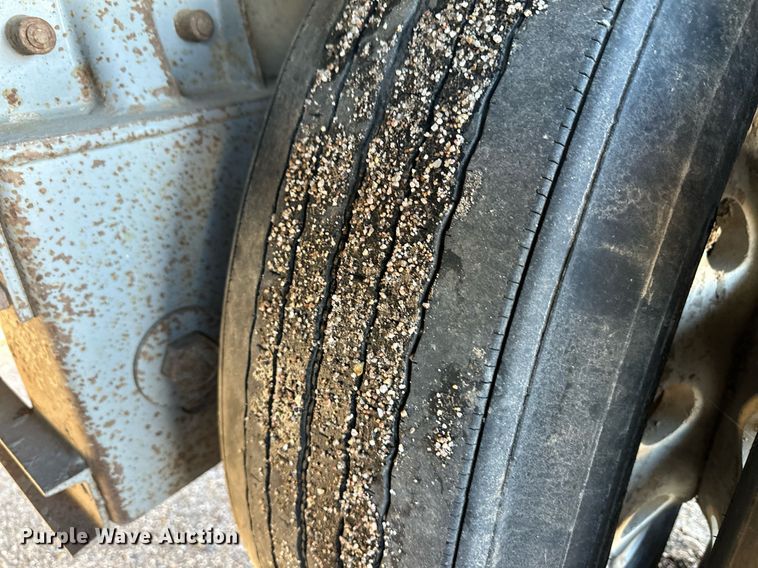 image for item DQ3143 2009 Wilson PSDCL-402 livestock trailer