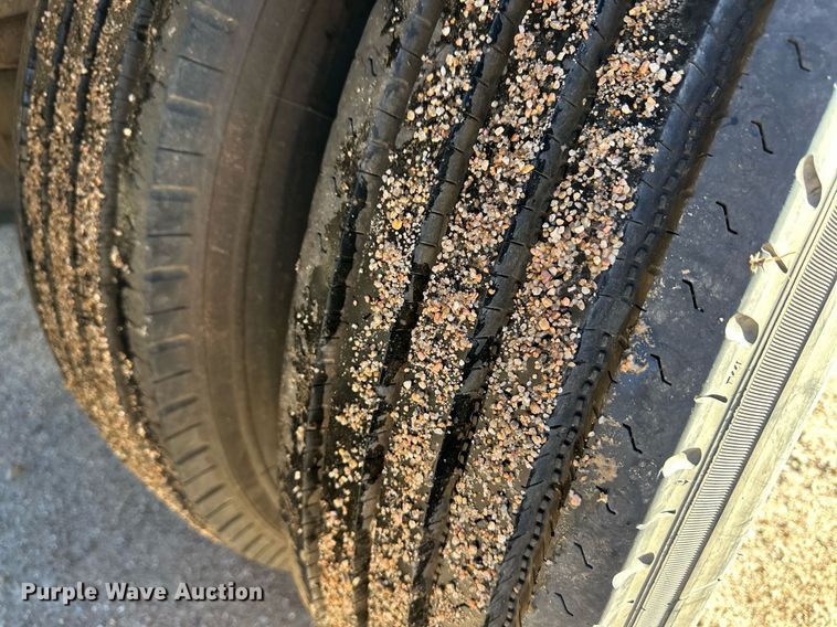 image for item DQ3143 2009 Wilson PSDCL-402 livestock trailer