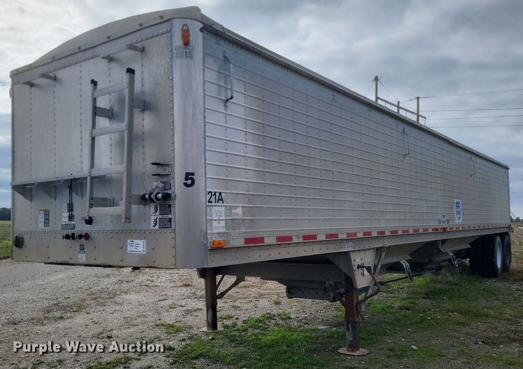 image for item DQ3769 2001 Wilson Hopper Bottom grain trailer