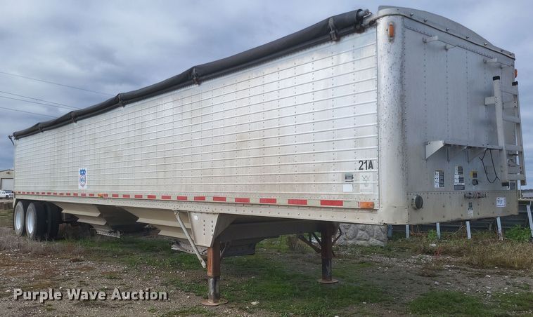 image for item DQ3769 2001 Wilson Hopper Bottom grain trailer