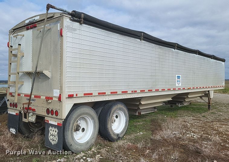 image for item DQ3769 2001 Wilson Hopper Bottom grain trailer