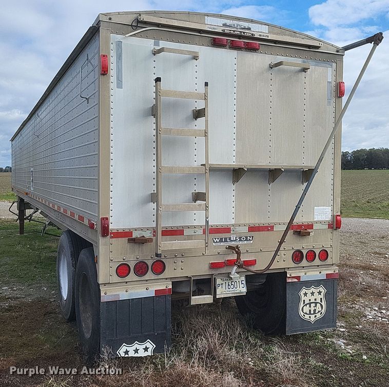 image for item DQ3769 2001 Wilson Hopper Bottom grain trailer
