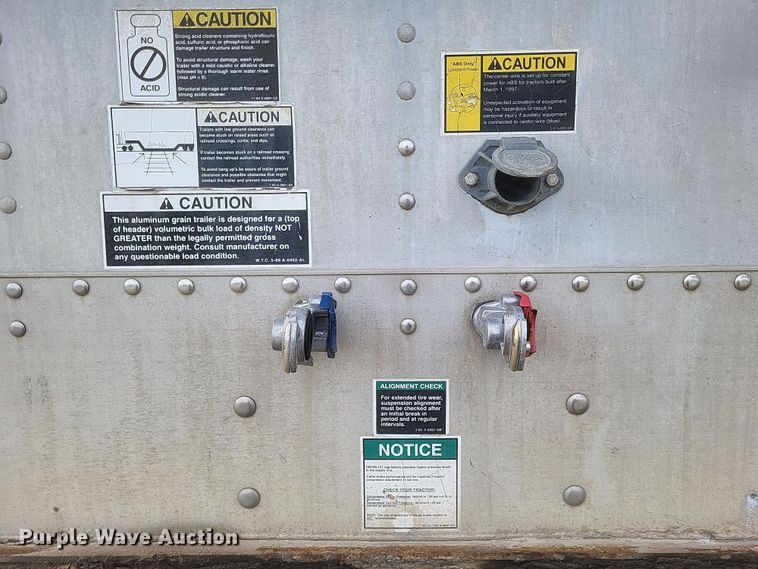 image for item DQ3769 2001 Wilson Hopper Bottom grain trailer