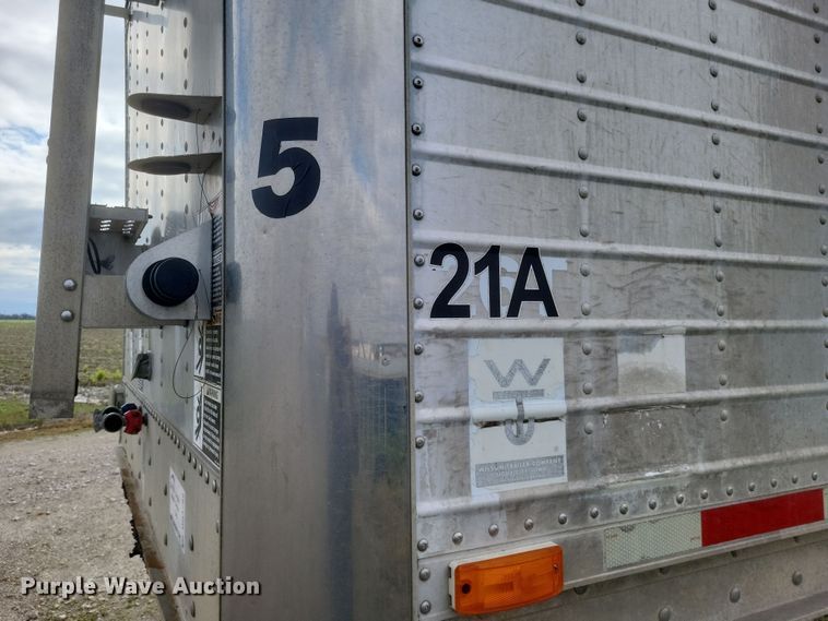 image for item DQ3769 2001 Wilson Hopper Bottom grain trailer
