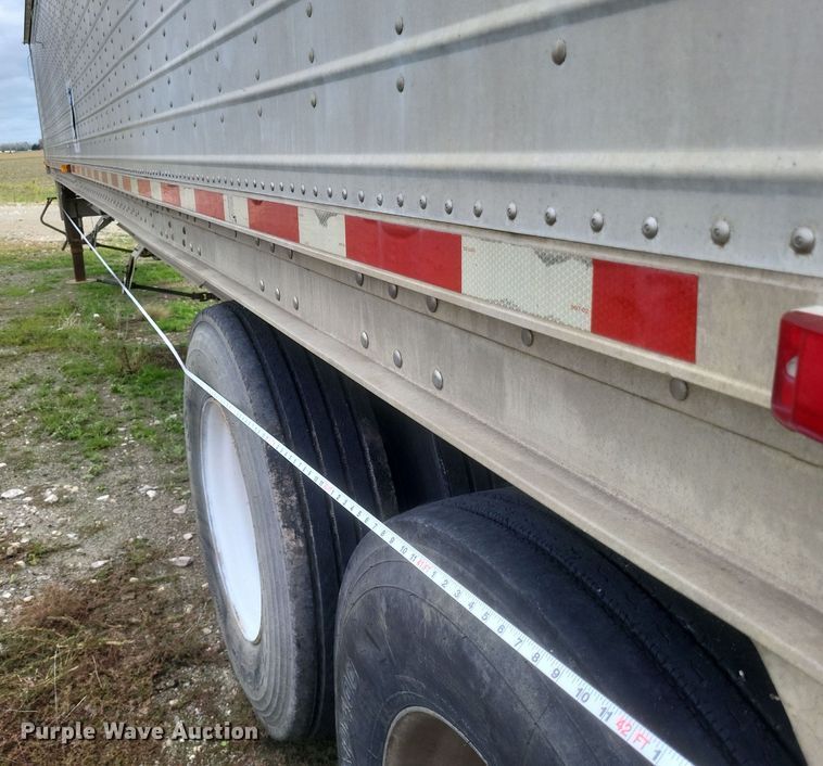 image for item DQ3769 2001 Wilson Hopper Bottom grain trailer