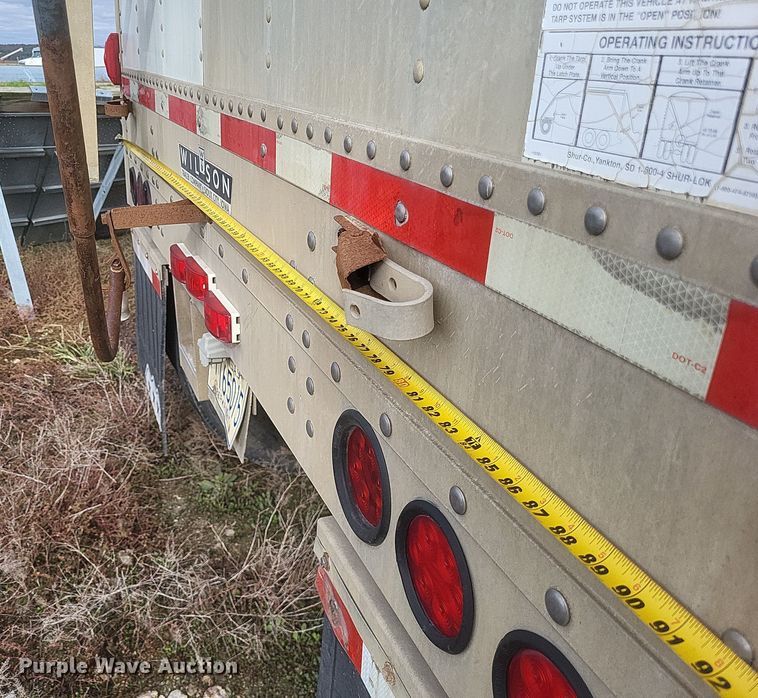 image for item DQ3769 2001 Wilson Hopper Bottom grain trailer