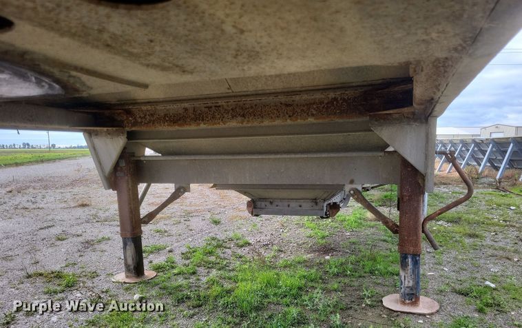image for item DQ3769 2001 Wilson Hopper Bottom grain trailer