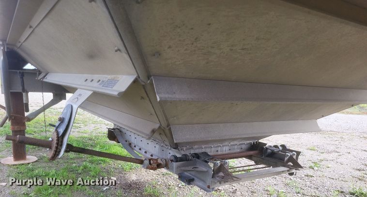 image for item DQ3769 2001 Wilson Hopper Bottom grain trailer