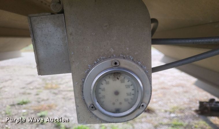 image for item DQ3769 2001 Wilson Hopper Bottom grain trailer