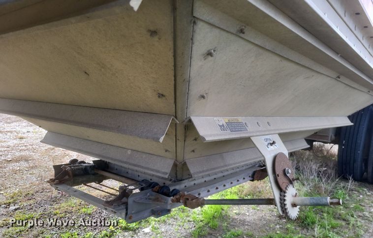 image for item DQ3769 2001 Wilson Hopper Bottom grain trailer
