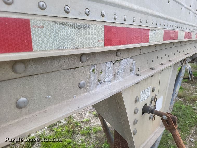 image for item DQ3769 2001 Wilson Hopper Bottom grain trailer