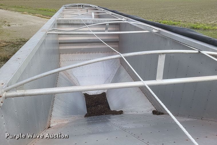 image for item DQ3769 2001 Wilson Hopper Bottom grain trailer