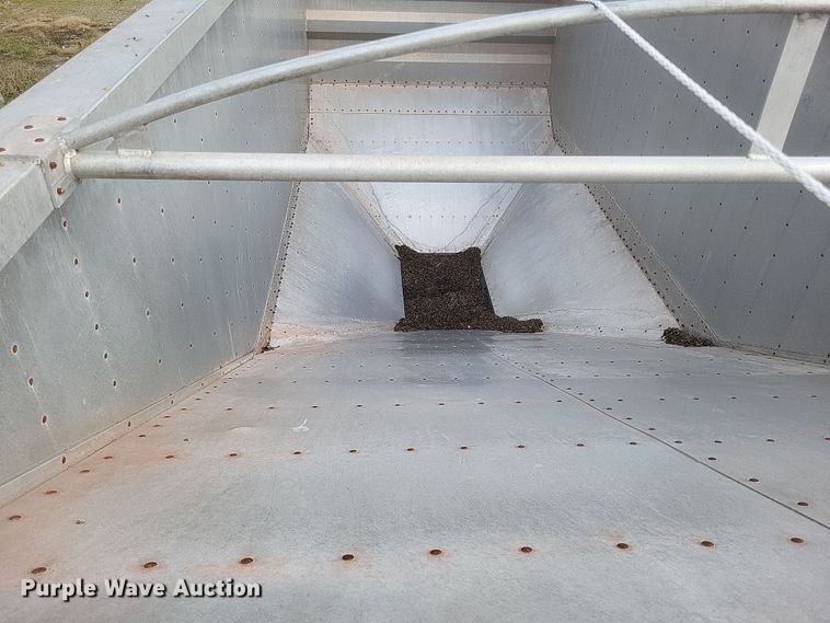 image for item DQ3769 2001 Wilson Hopper Bottom grain trailer