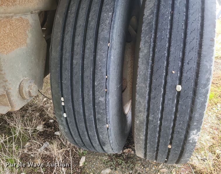 image for item DQ3769 2001 Wilson Hopper Bottom grain trailer