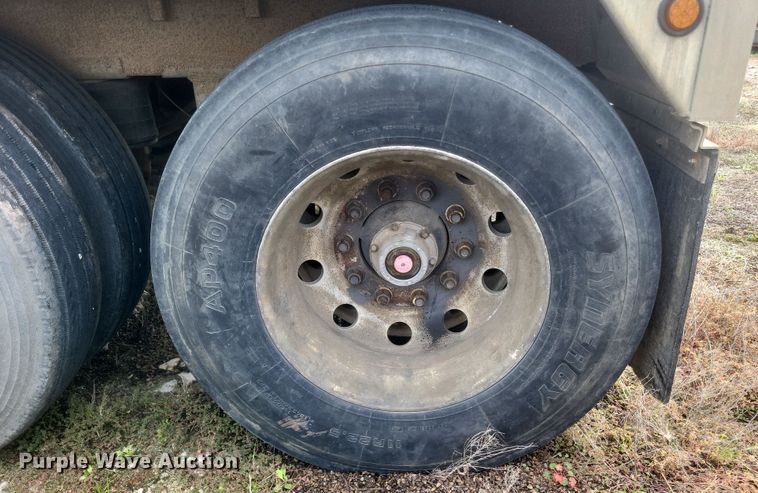 image for item DQ3769 2001 Wilson Hopper Bottom grain trailer