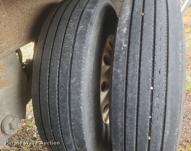 image for item DQ3769 2001 Wilson Hopper Bottom grain trailer