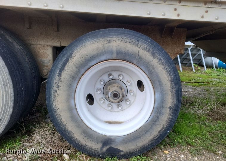 image for item DQ3769 2001 Wilson Hopper Bottom grain trailer