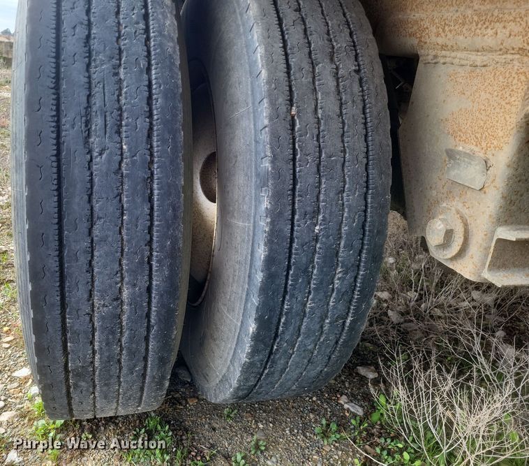 image for item DQ3769 2001 Wilson Hopper Bottom grain trailer