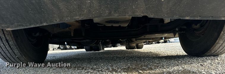 image for item DT2127 2015 Volvo D13 semi truck