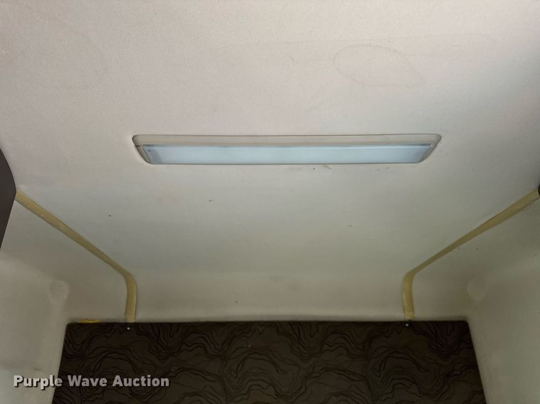 image for item DT2127 2015 Volvo D13 semi truck