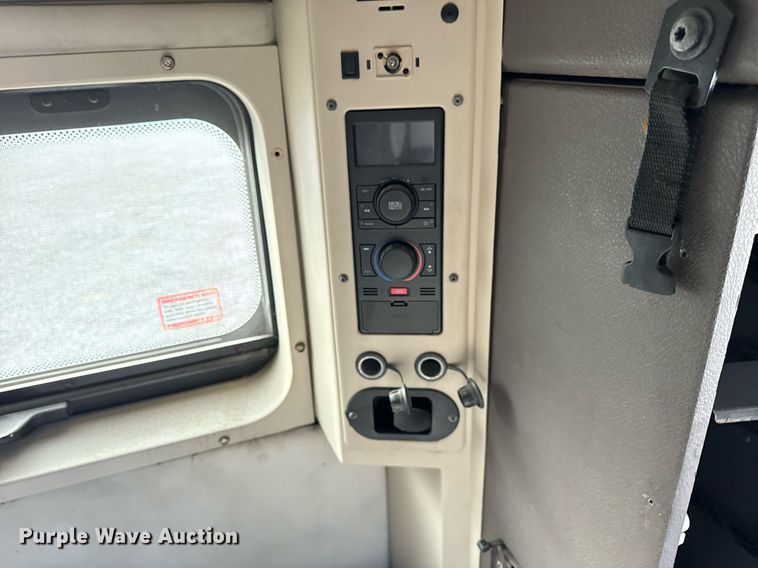 image for item DT2127 2015 Volvo D13 semi truck