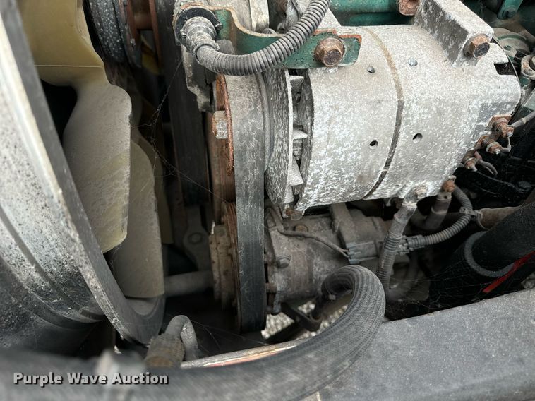 image for item DT2128 2014 Volvo VNL semi truck