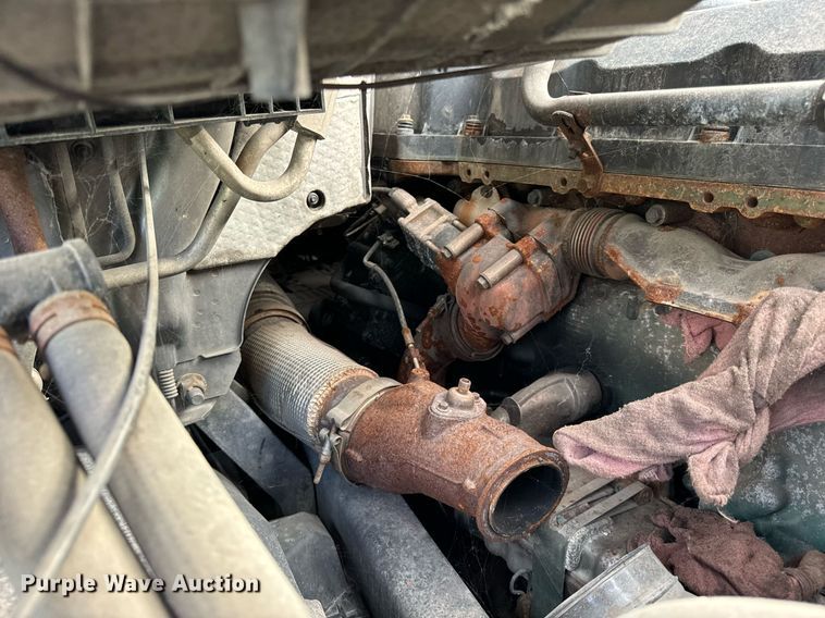 image for item DT2128 2014 Volvo VNL semi truck