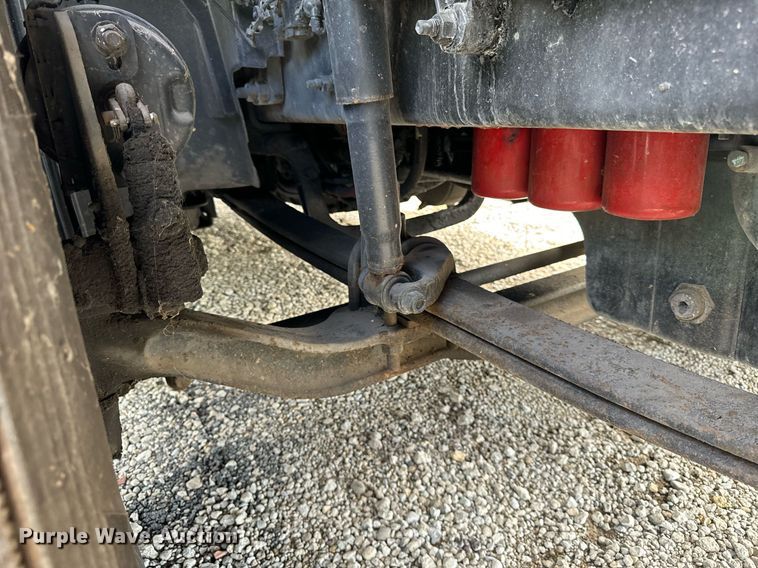 image for item DT2128 2014 Volvo VNL semi truck