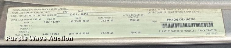 image for item DT2128 2014 Volvo VNL semi truck