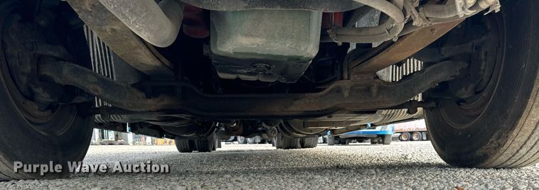 image for item DT2129 2015 Volvo VNL semi truck