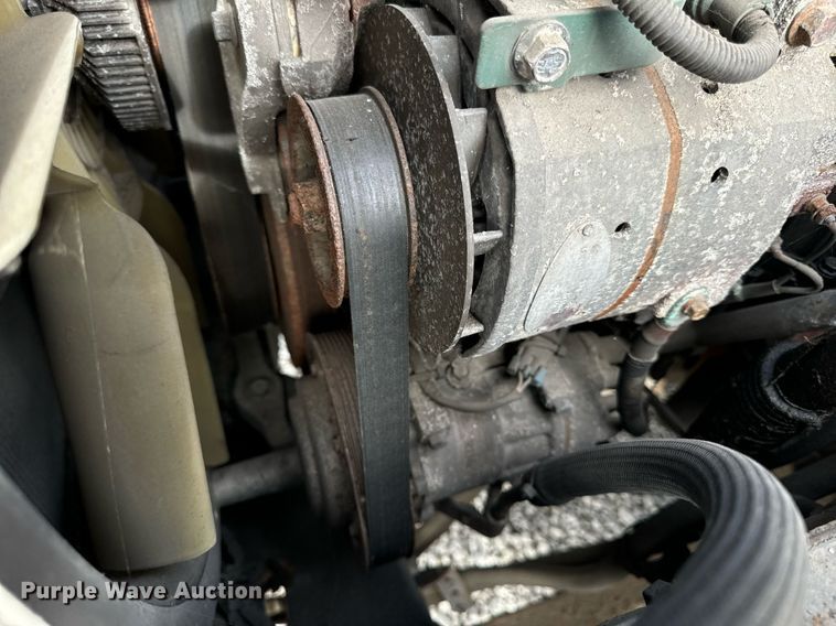 image for item DT2129 2015 Volvo VNL semi truck