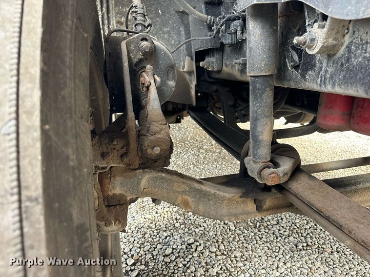 image for item DT2129 2015 Volvo VNL semi truck