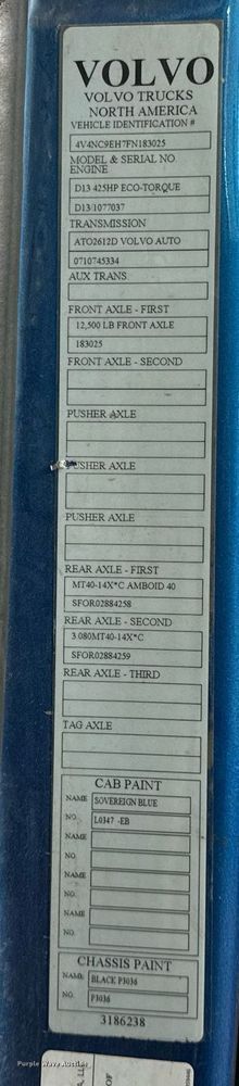 image for item DT2129 2015 Volvo VNL semi truck